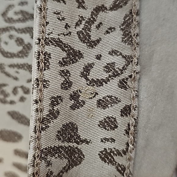 White House Black Market Leopard Print MidRise Skinny Crop Bermuda Shorts Size6 - Picture 5 of 9